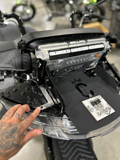 Curly's Amp Rack 24-up Road Glide