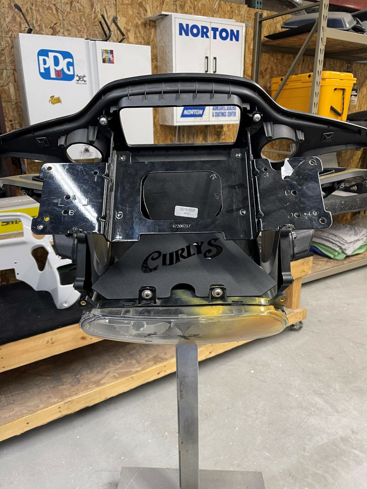 Curly's Amp Rack 15-up Road Glide Custom - No Cut