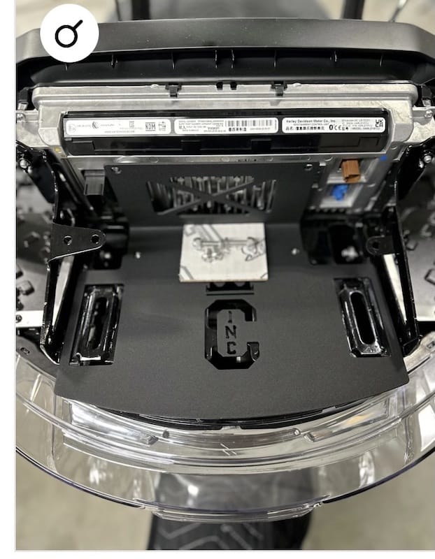 Curly's Amp Rack 24-up Road Glide