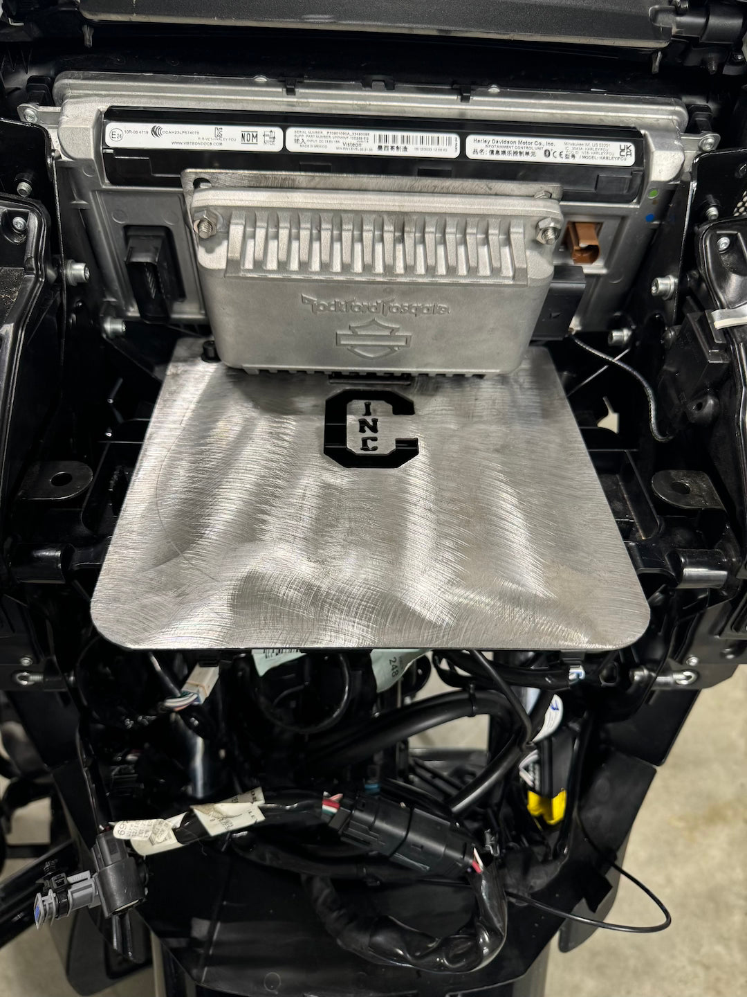 23.5 CVO and 2024- up Street Glide Custom Amp Rack