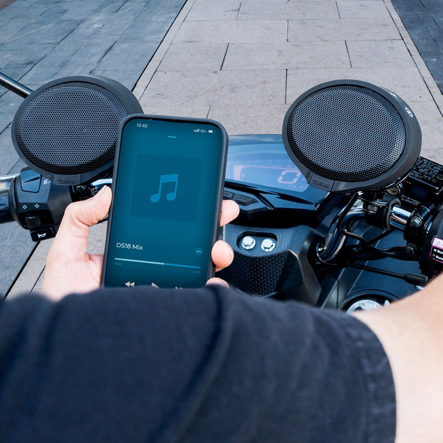 DS18 | RYDERBT | Motorcycle Handlebar Mount Bluetooth Speaker Pods