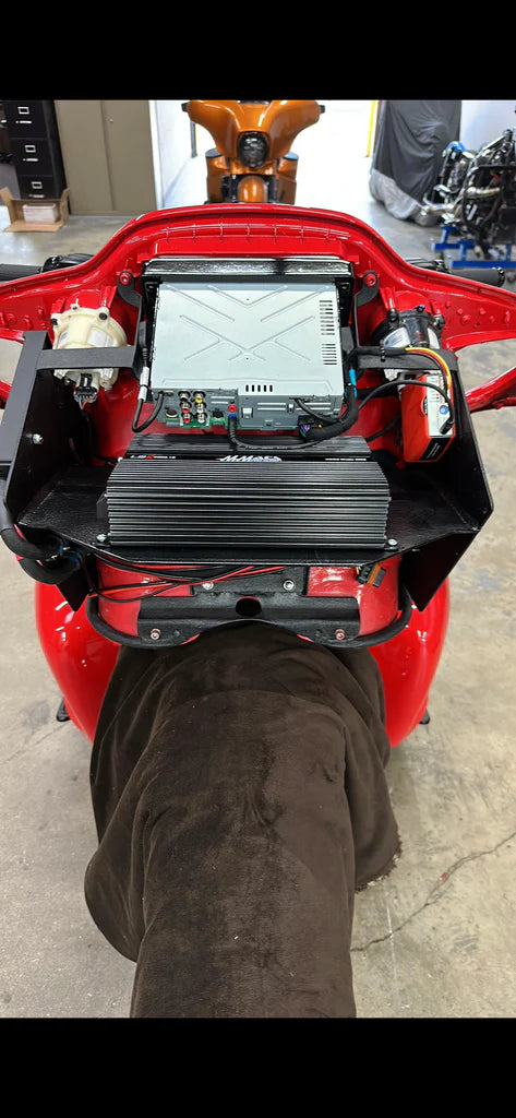 XEL Amp Rack 15-up Road Glide Custom Vent Delete