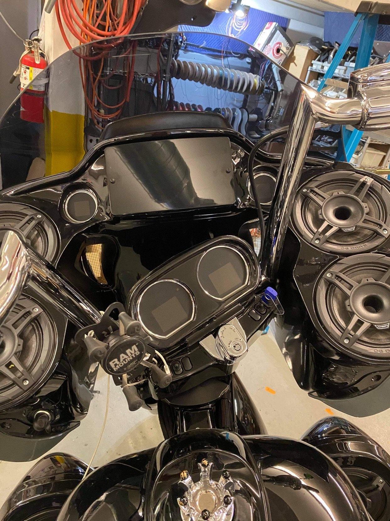 Speed Rings Radio Installation Parts Roadie Splash Covers for Harley Davidson